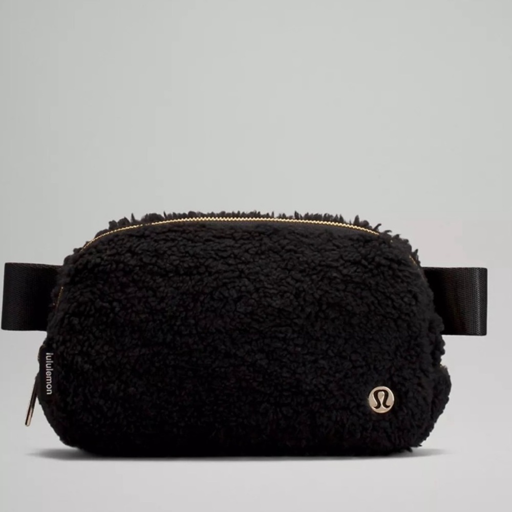 Lululemon Fleece black everywhere belt bag, brand new!